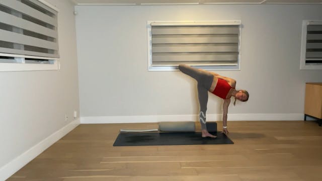 60 min YogaWorks Level 2: Maya