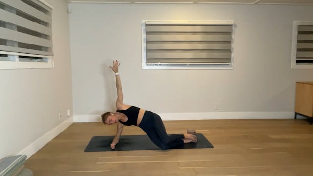30 min Barre Tone: Maya