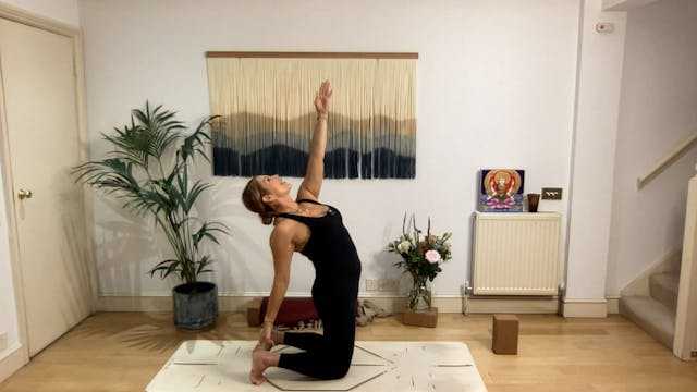 60 min Vinyasa Flow level 2/3 w/ Mia ...