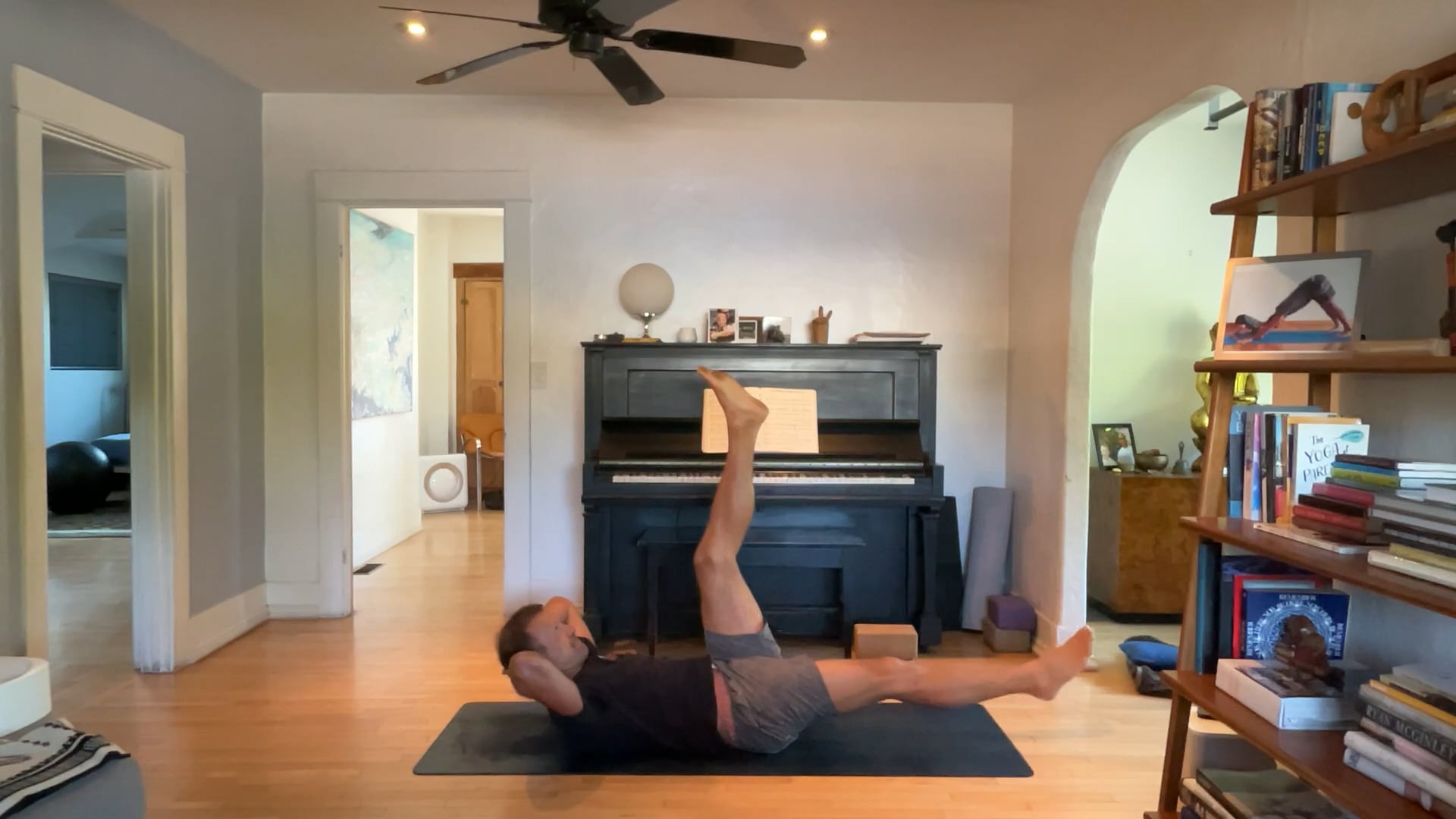 45 min Level 2 Vinyasa w/ Vytas - Ale...