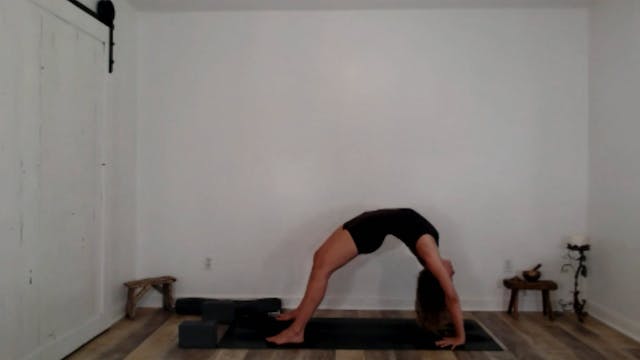 30 min Hatha Yoga w/ Ashley - Room to...