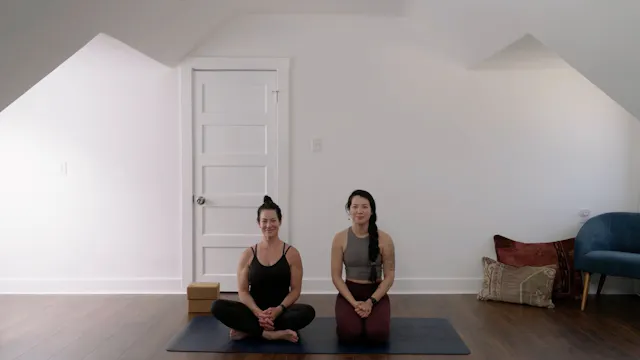 15 min Hatha Yoga w/ Elena - Upper Bo...