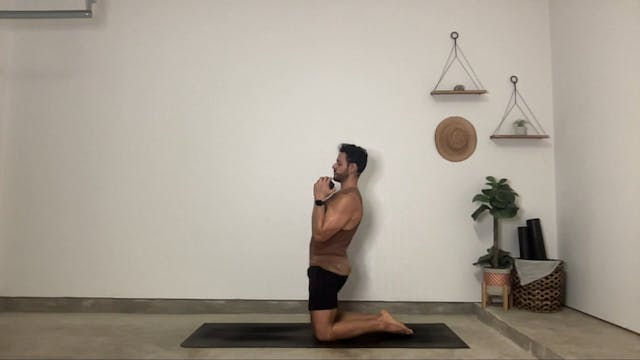 30 minYoga Sculpt w/ Gustavo - Leg Da...