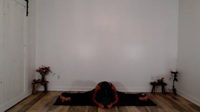 60 min Stretch and Unwind w/ Ashley -...