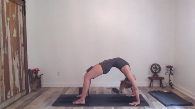 60 Min YogaWorks w/ Ashley - Soft Str...