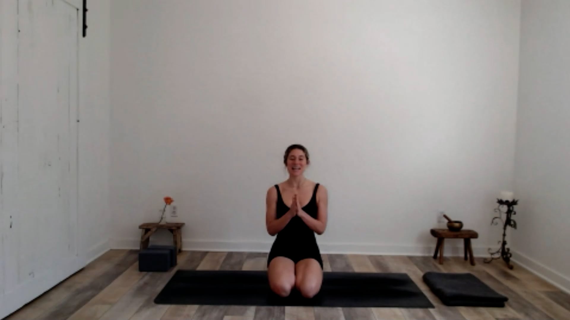 60 min Vinyasa Flow w/ Ashley- Sides,...