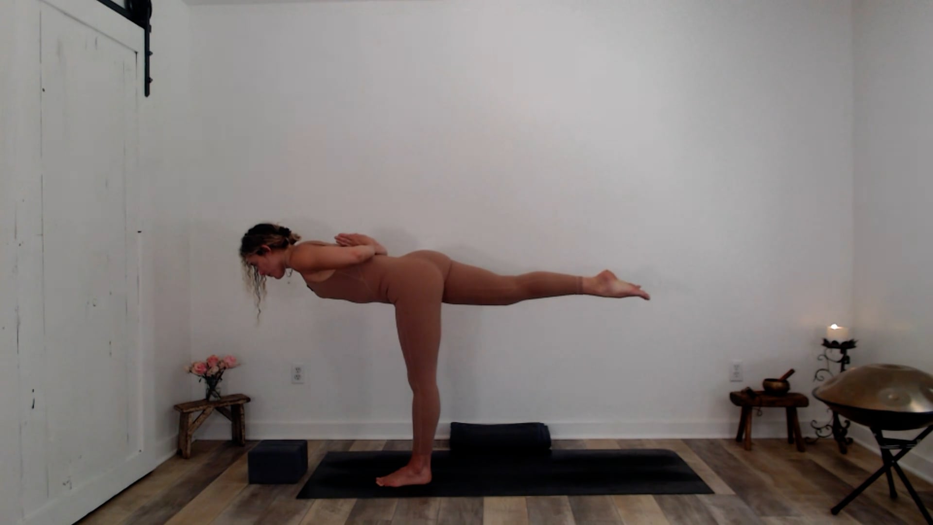 60 min Vinyasa Flow w/ Ashley - Flow to Center 06/26/2025