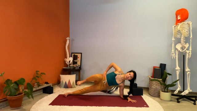 40 min Hatha Yoga 1/2 w/ Elena - Side...