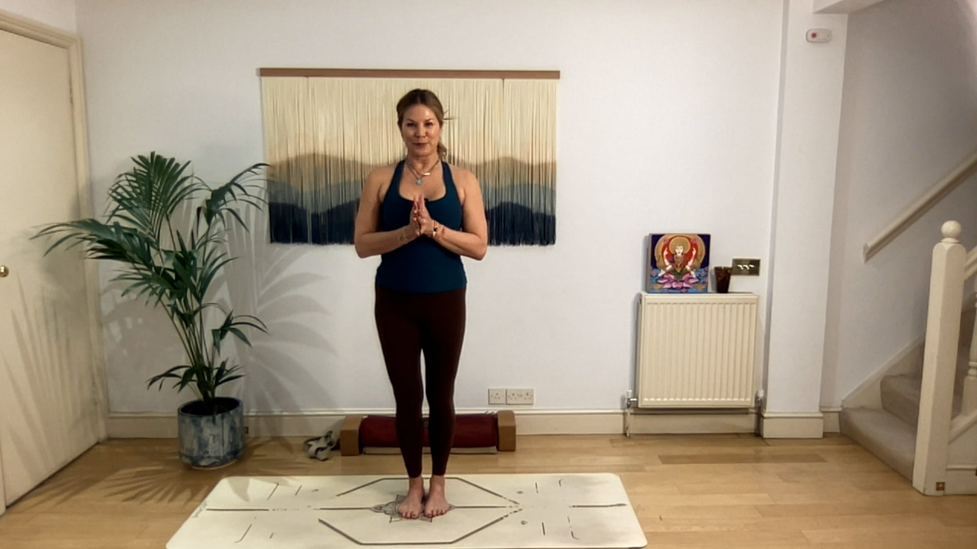 75 min Vinyasa Flow level 2/3 w/ Mia ...