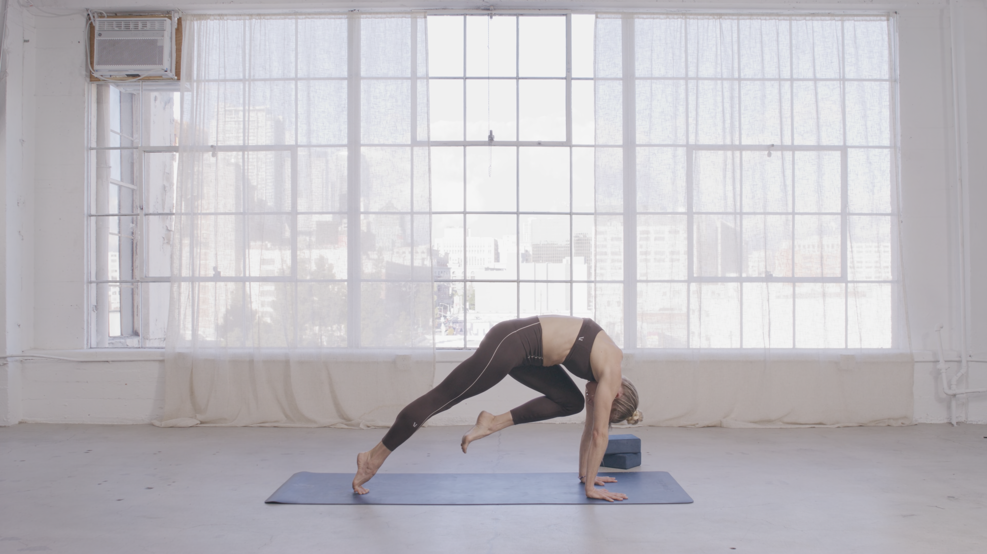 20 min YogaWorks Flow: Maya