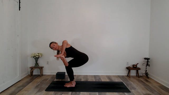 30 min Advanced Yoga - Arm Balances w...