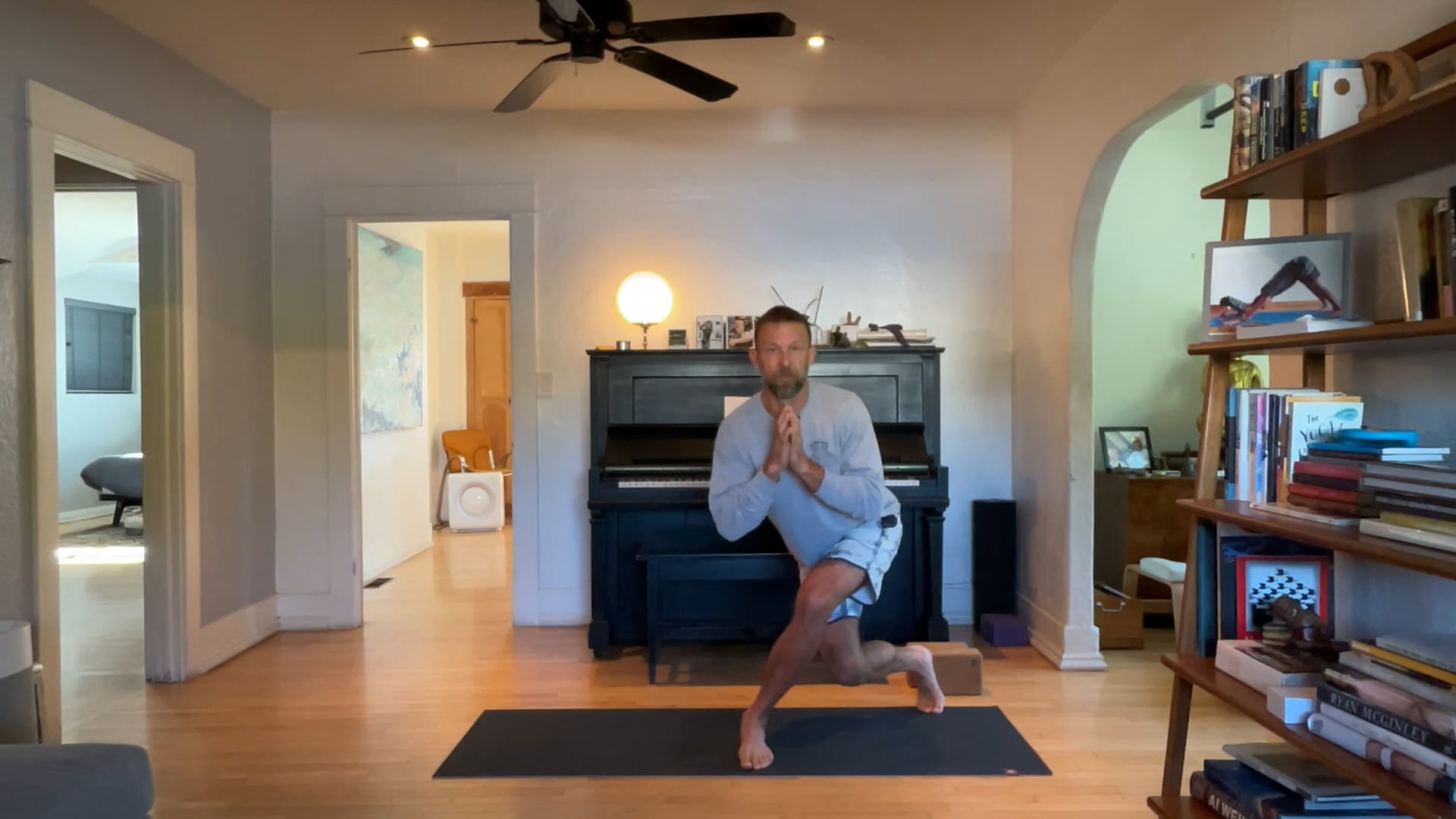45 min Vinyasa Level 2 - Midweek Strong: Vytas