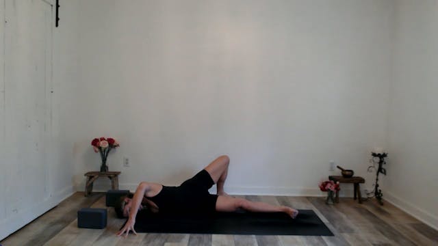 60 min Vinyasa Flow w/ Ashley - Self ...