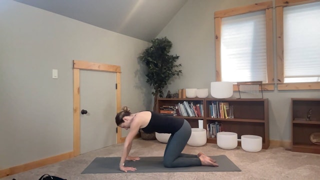 15 min Stretch w/ Becky – Open Arms and Hands – 7/11/2023