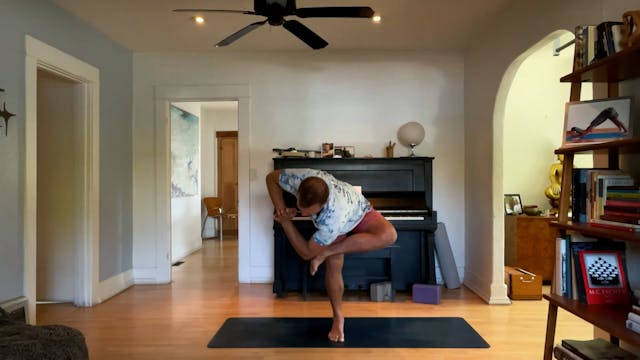 30 min All Levels Vinyasa w/ Vytas - ...