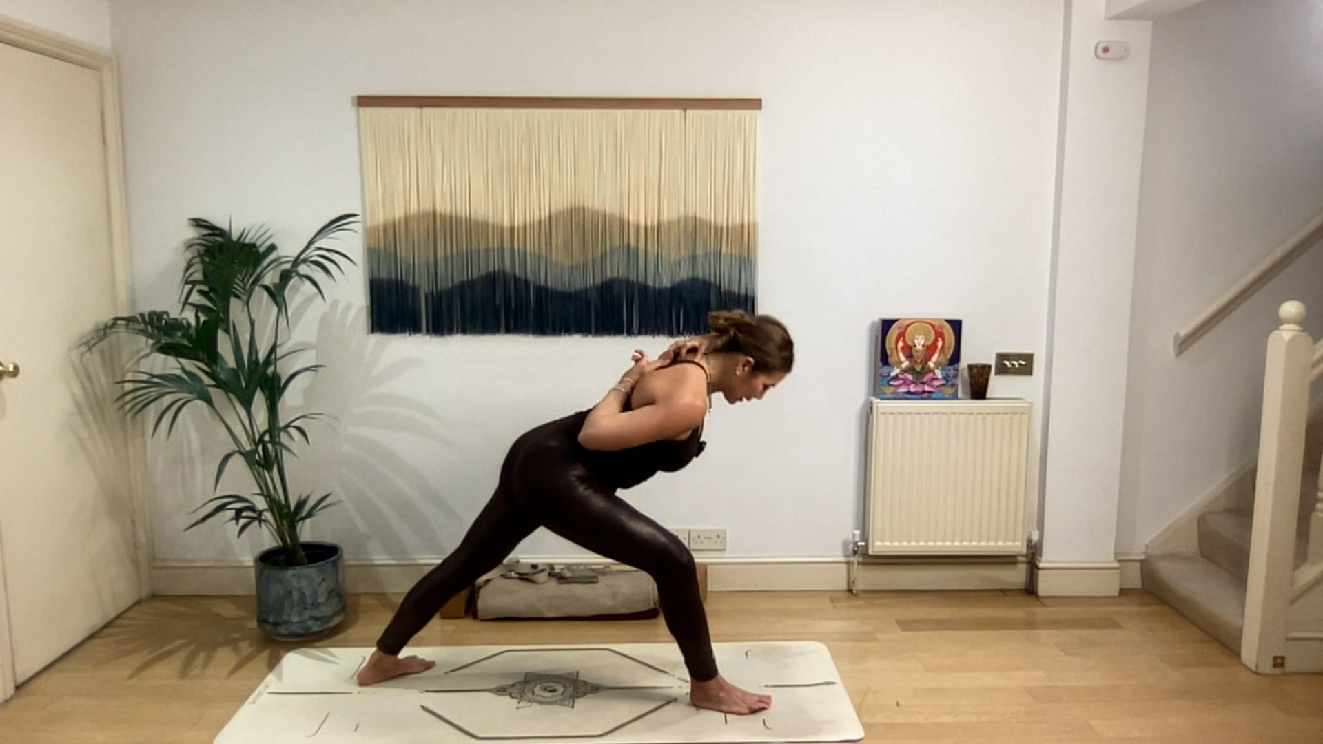 75 min Vinyasa Flow level 2/3 w/ Mia ...