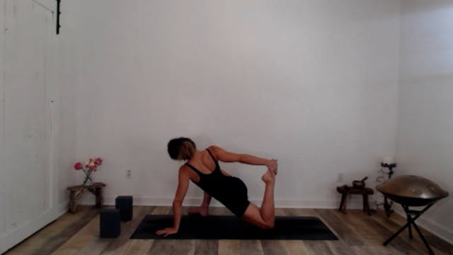 60 min Vinyasa Flow w/ Ashley - Honor...