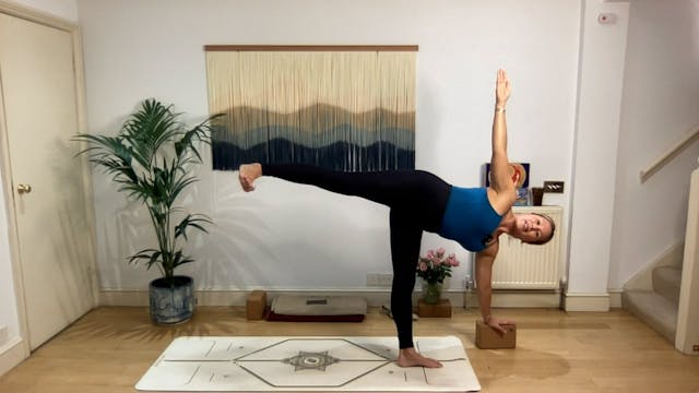 60 min Vinyasa Flow level 2/3 w/ Mia ...