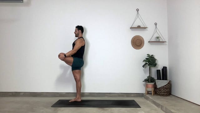 45 min Vinyasa Flow 2-3 w/ Gustavo - ...