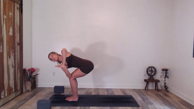 60 Min Vinyasa Flow w/ Ashley - Twist...