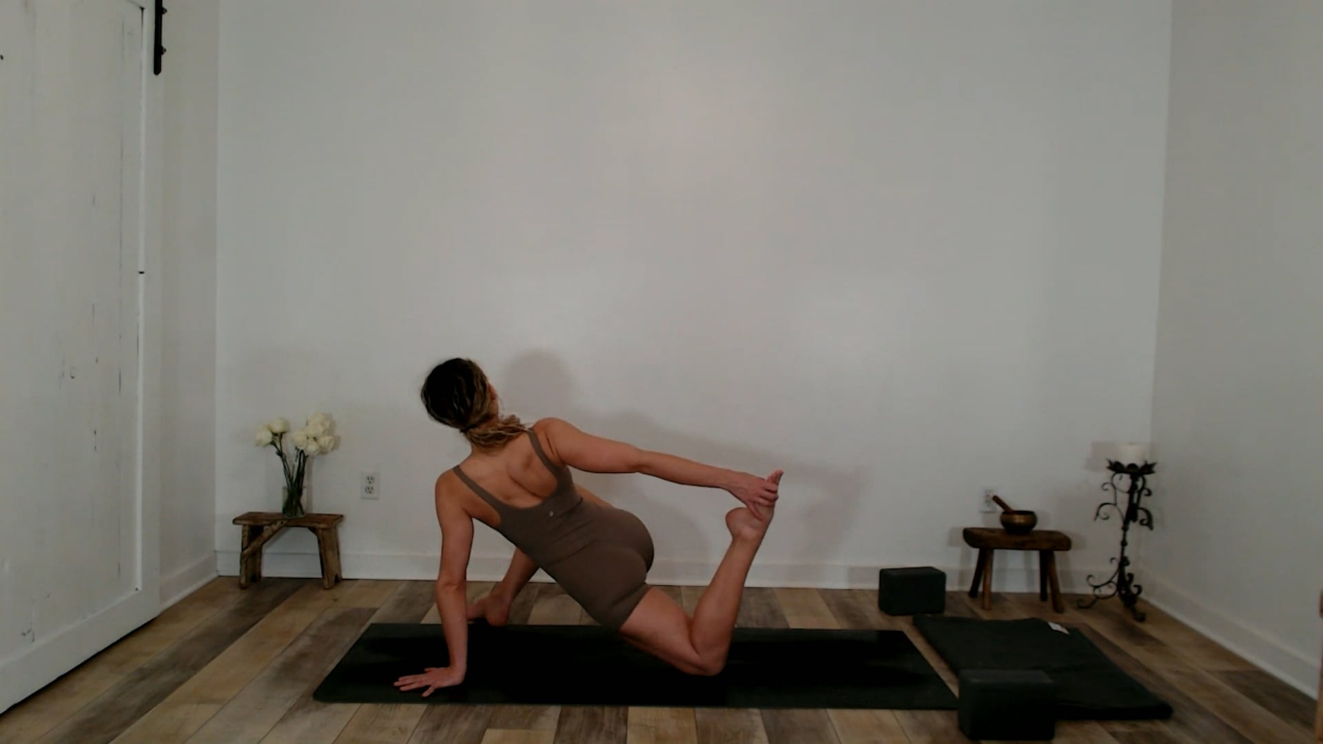 60 min Stretch and Unwind w/ Ashley -...