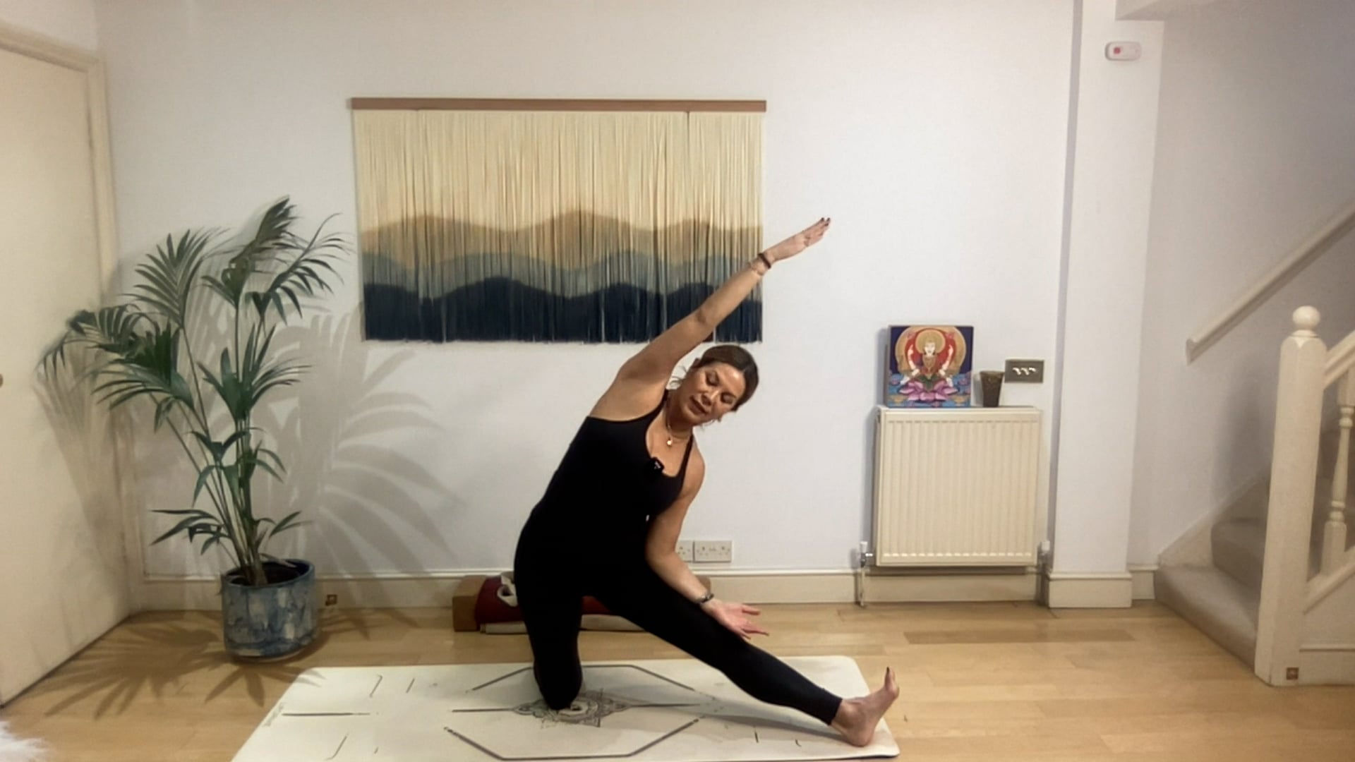 75 min Bridges & Crossroads Vinyasa Flow Level 2/3: Mia