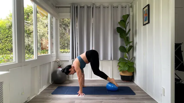 45 min Full Body Pilates The Ball: Tracy