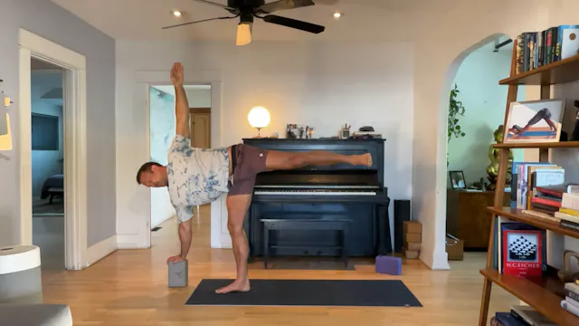 45 min Vinyasa 2 : Vytas