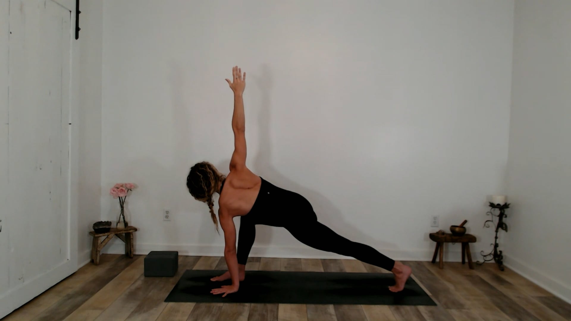30 min Clear & Free Hatha Yoga: Ashley