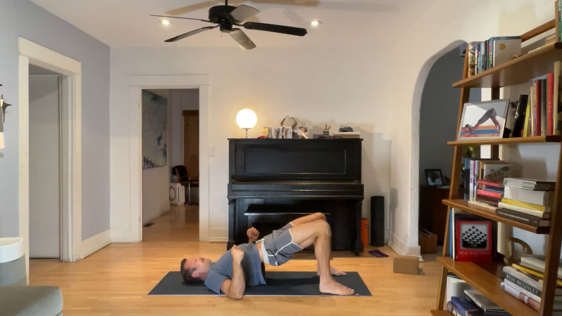 30 min Rise & Shine Yoga and Meditation : Vytas