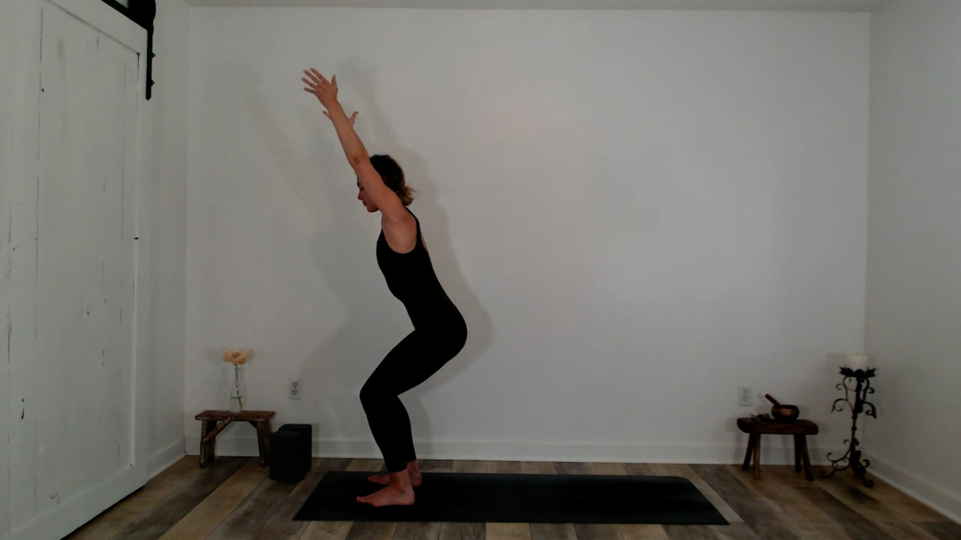 30 min Hatha Yoga w/ Ashley - Monday Heat 04/28/2025