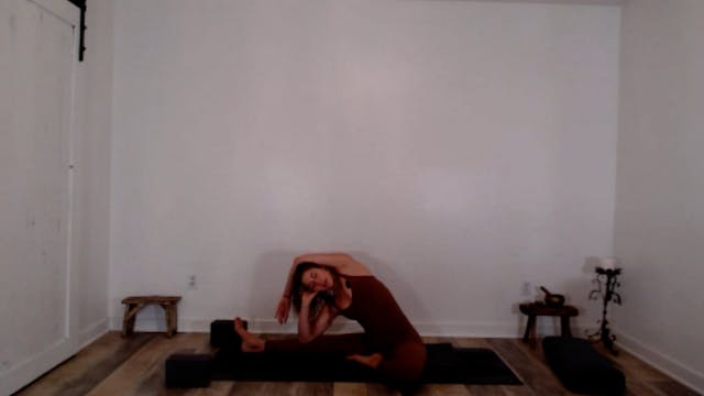60 min Stretch and Unwind w/ Ashley -...