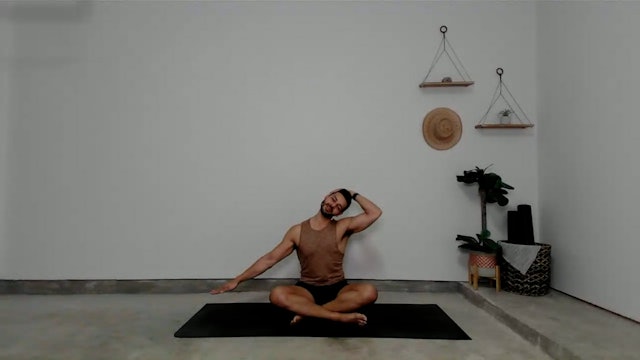 10 min Morning Stretch w/ Gustavo - Seated Stretches - 05/08/2023