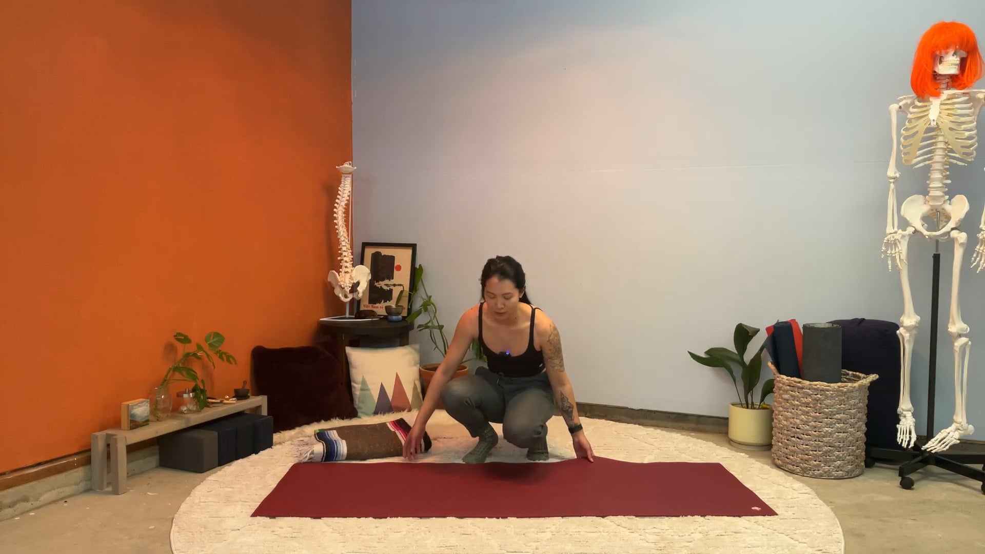 30 min Therapeutic Yoga with Elena – Happy Hips