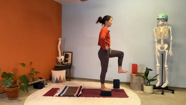 45 min Hatha Yoga 1/2 w/ Elena - Bala...