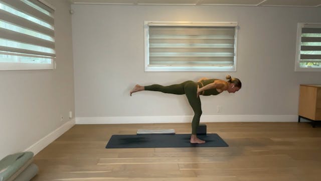 45 min YogaWorks All Levels: Maya
