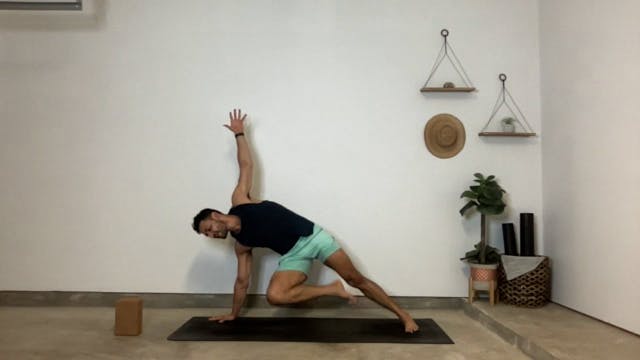 60 min Vinyasa Flow 2-3 w/ Gustavo - ...