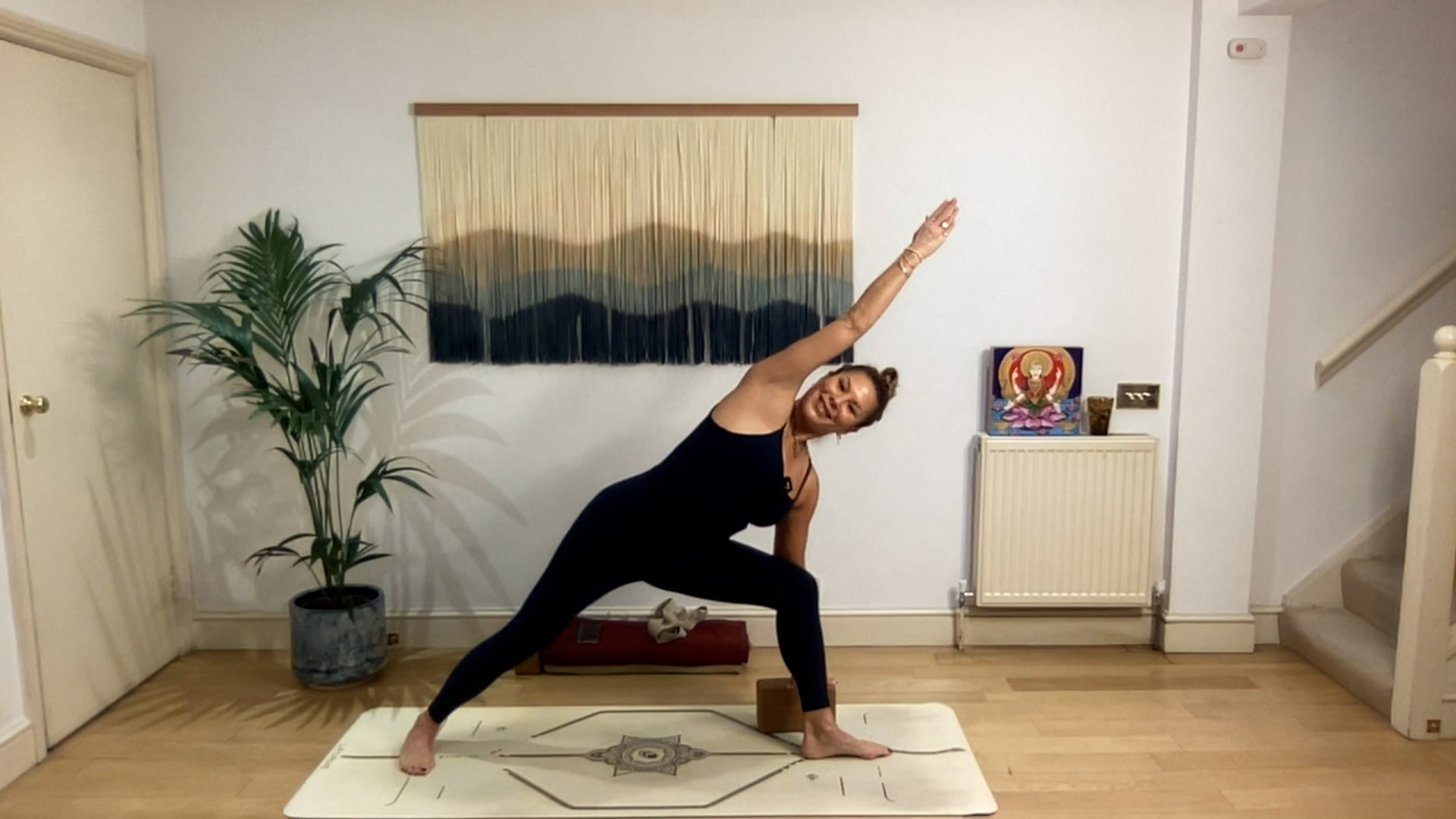 75 min Vinyasa Flow level 2/3 w/ Mia ...