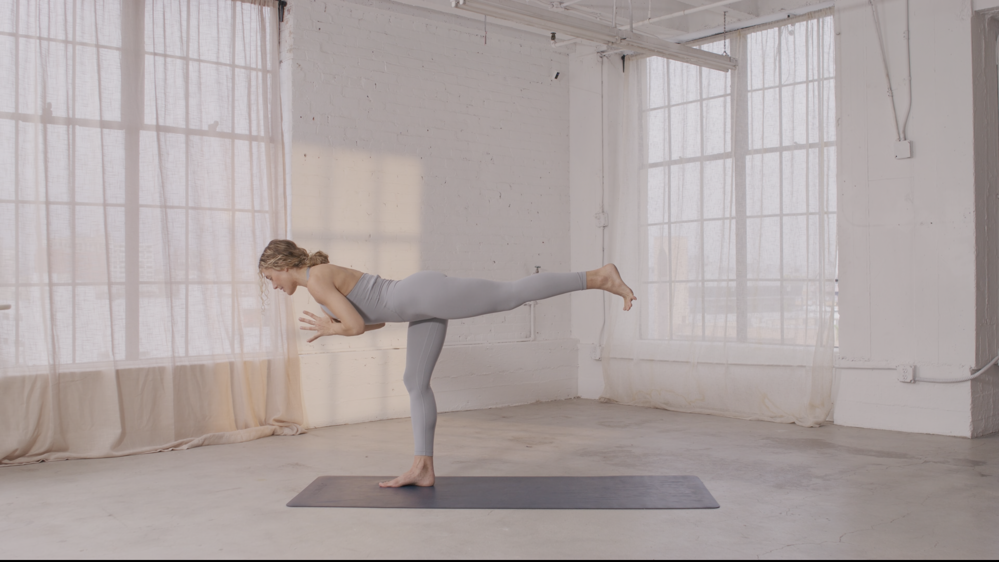 20 min Short, Strong & Sweaty Flow: Ashley