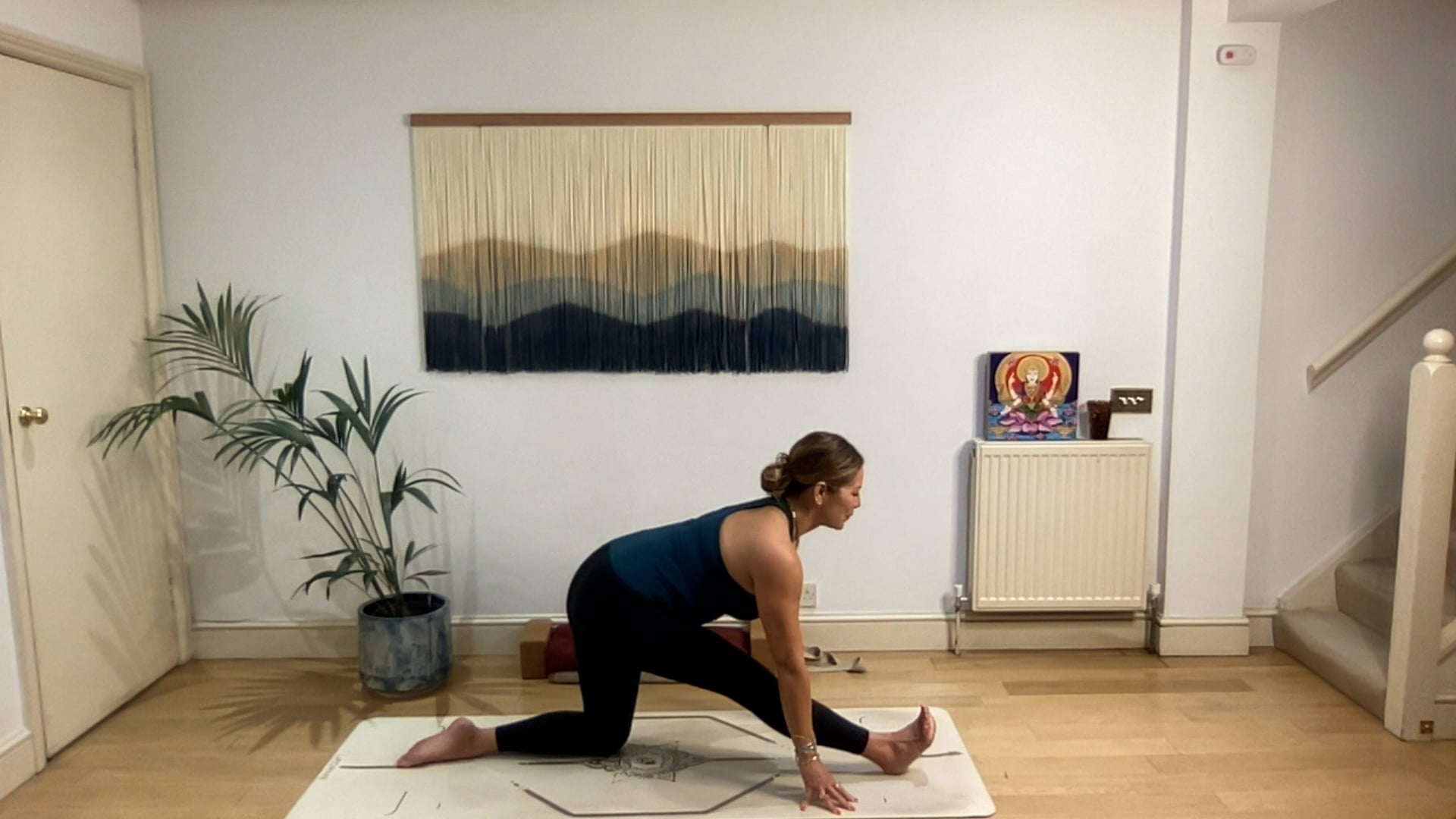 60 min Create Capacity Vinyasa Level 2/3: Mia