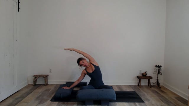 60 Min Gentle Yin/Restorative w/ Ashl...