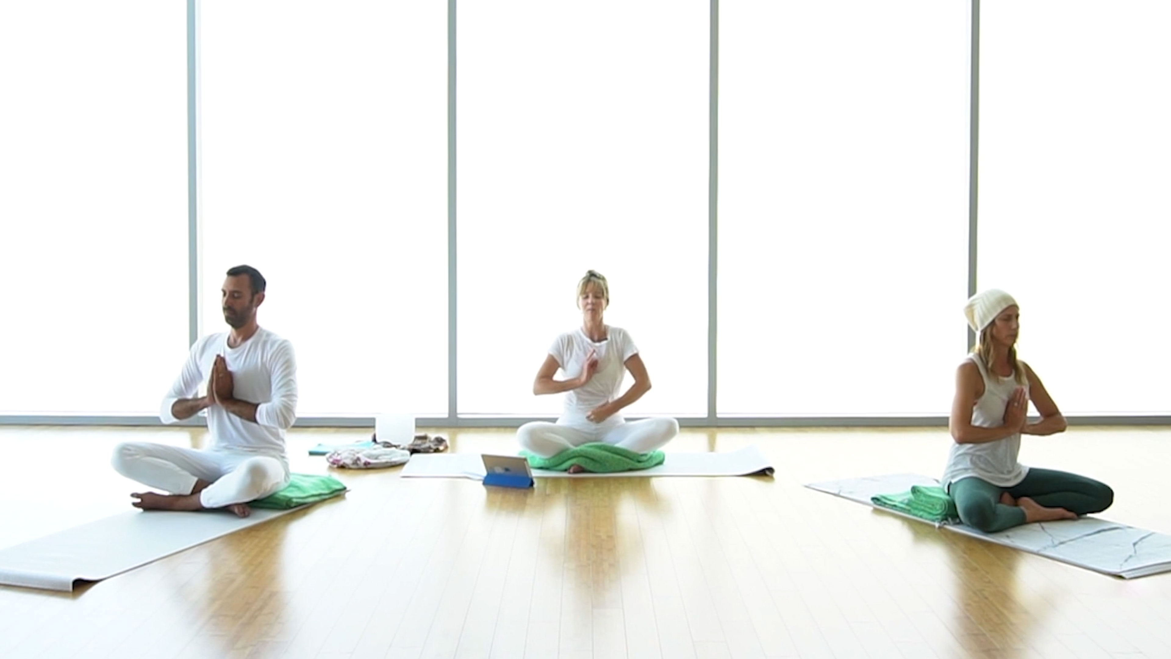 30 min Kriya to Strengthen the Aura w/ Kara