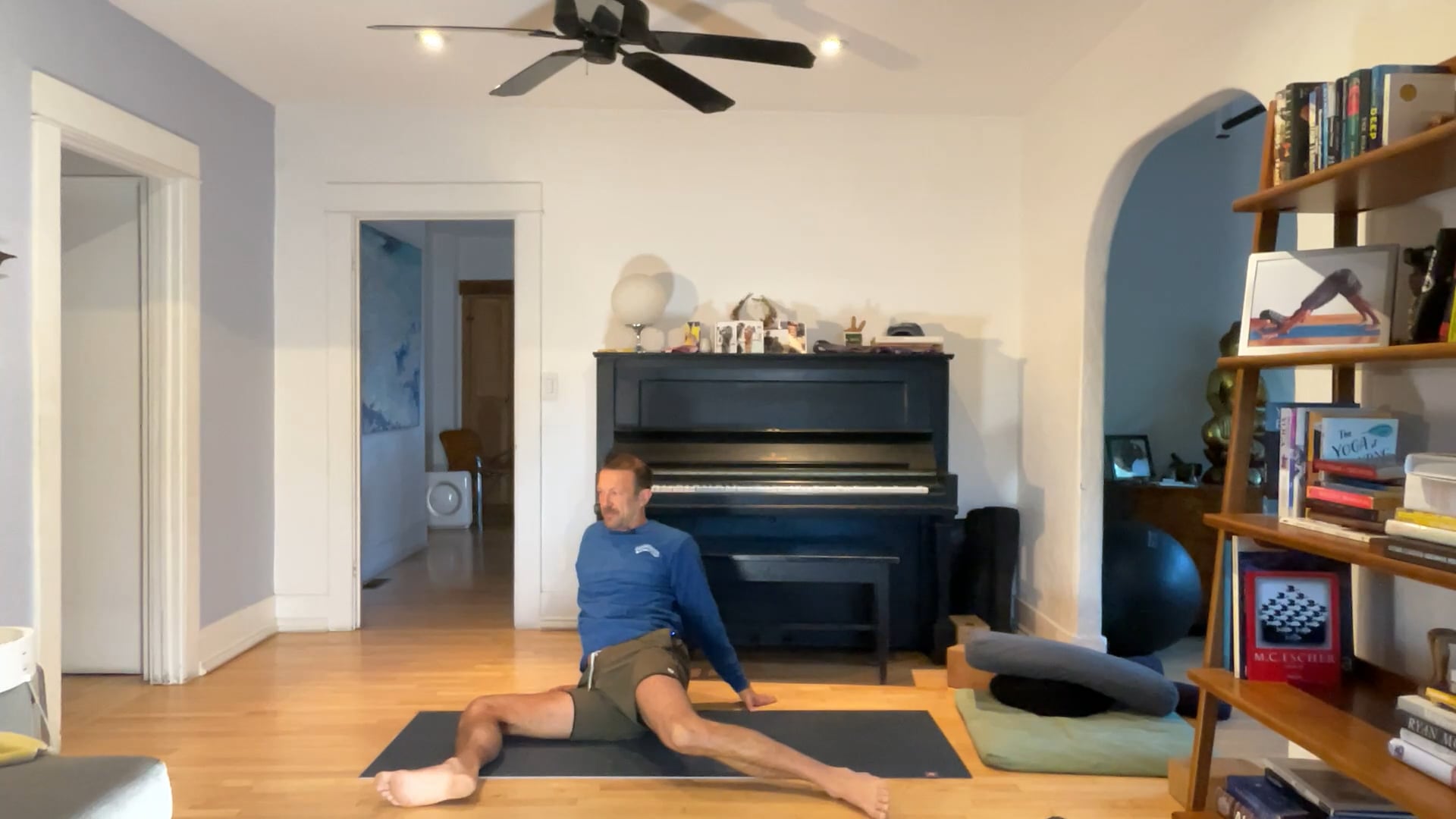 30 min Rise & Shine Yoga & Meditation: Vytas