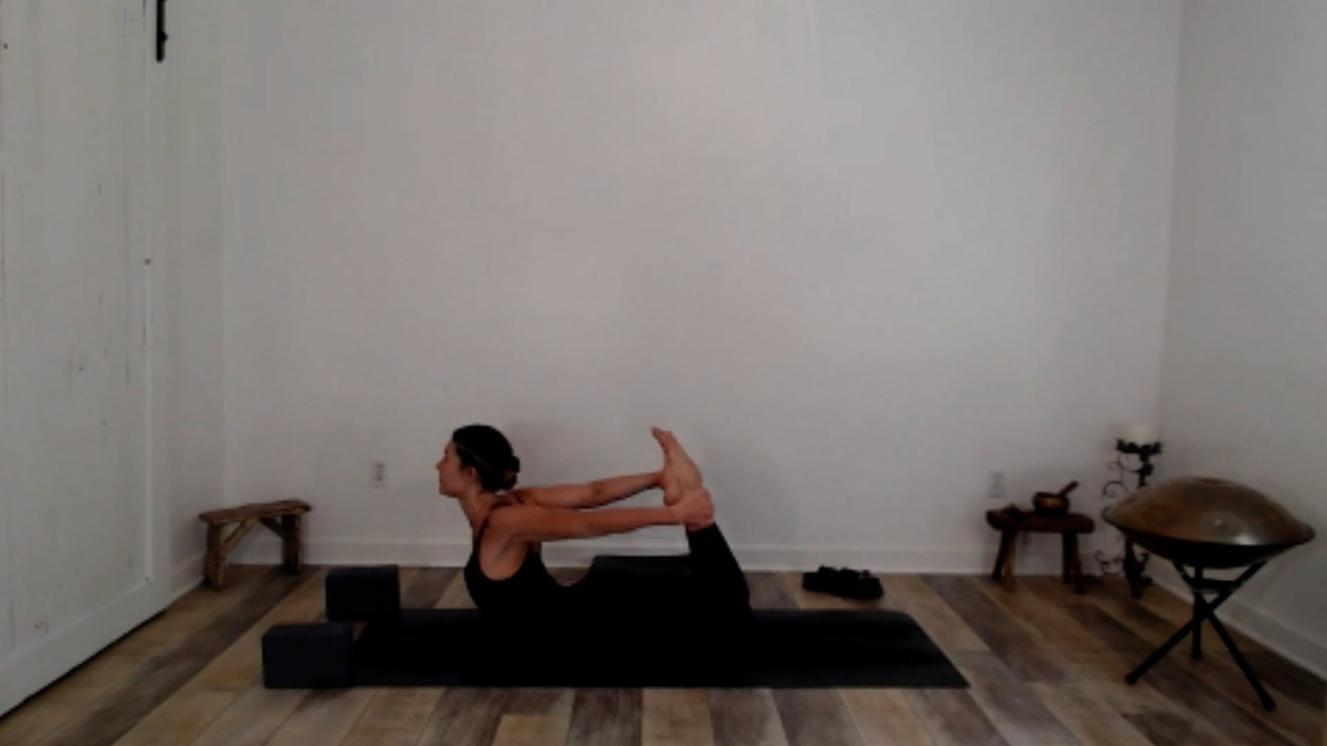 60 min Vinyasa Flow w/ Ashley - Breat...