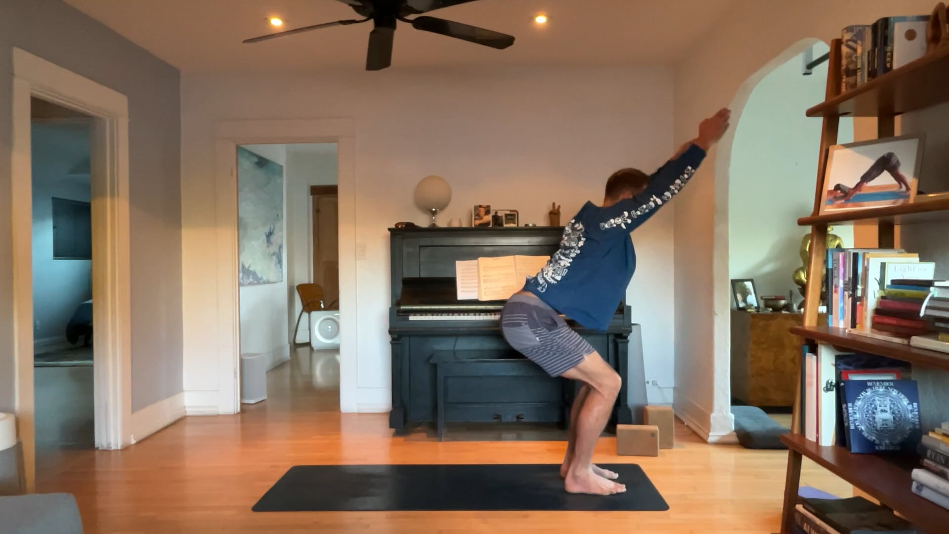 30 min Rise & Shine Vinyasa w/ Vytas ...