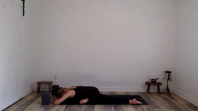 60 min Vinyasa Flow w/ Ashley - New Y...