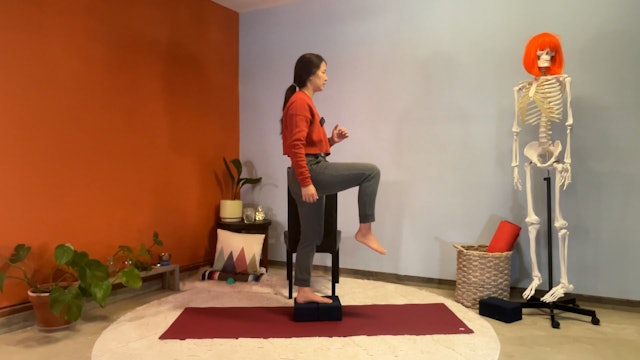 45 min Therapeutic Yoga w/ Elena – Single Leg Balance, Baby! 12/2/23