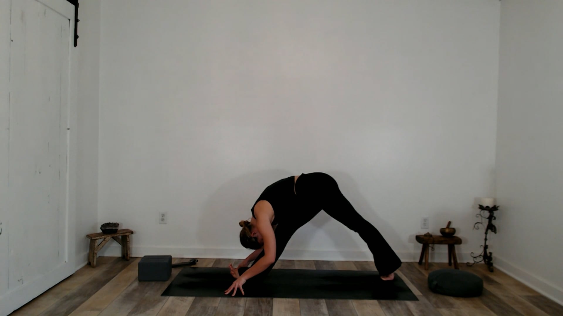 30 min Light Embodied Hatha Yoga: Ashley