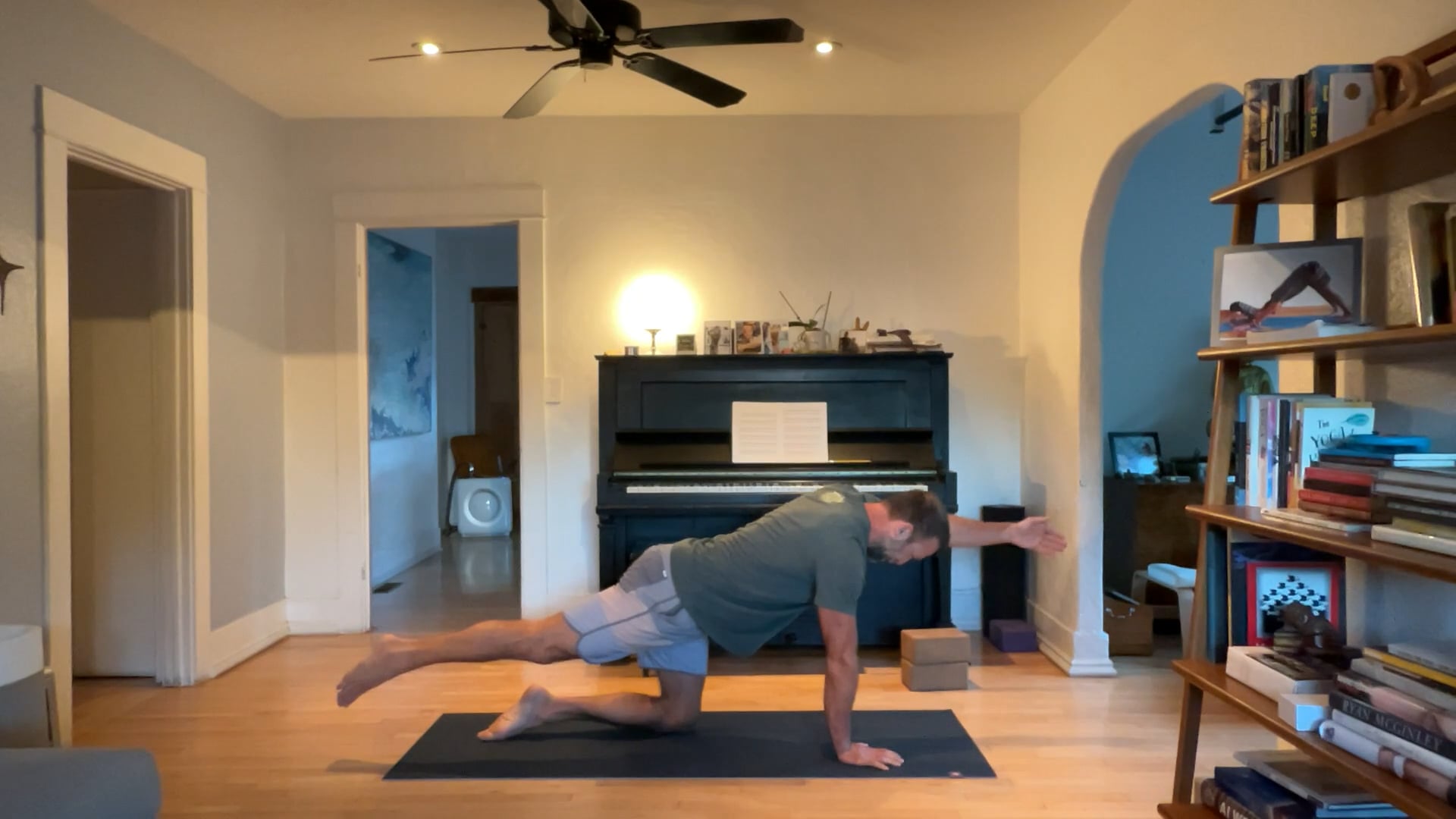 30 min Rise & Shine Vinyasa: Vytas