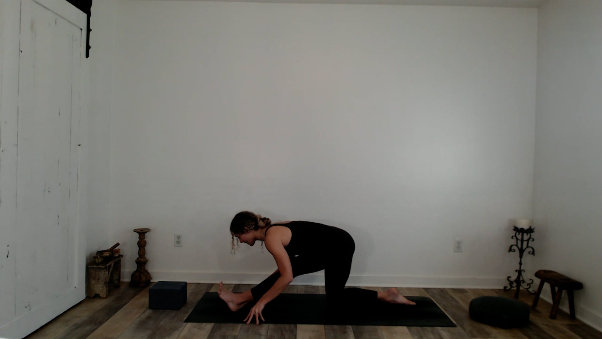 30 min Ascend the Spiral Hatha Yoga: Ashley